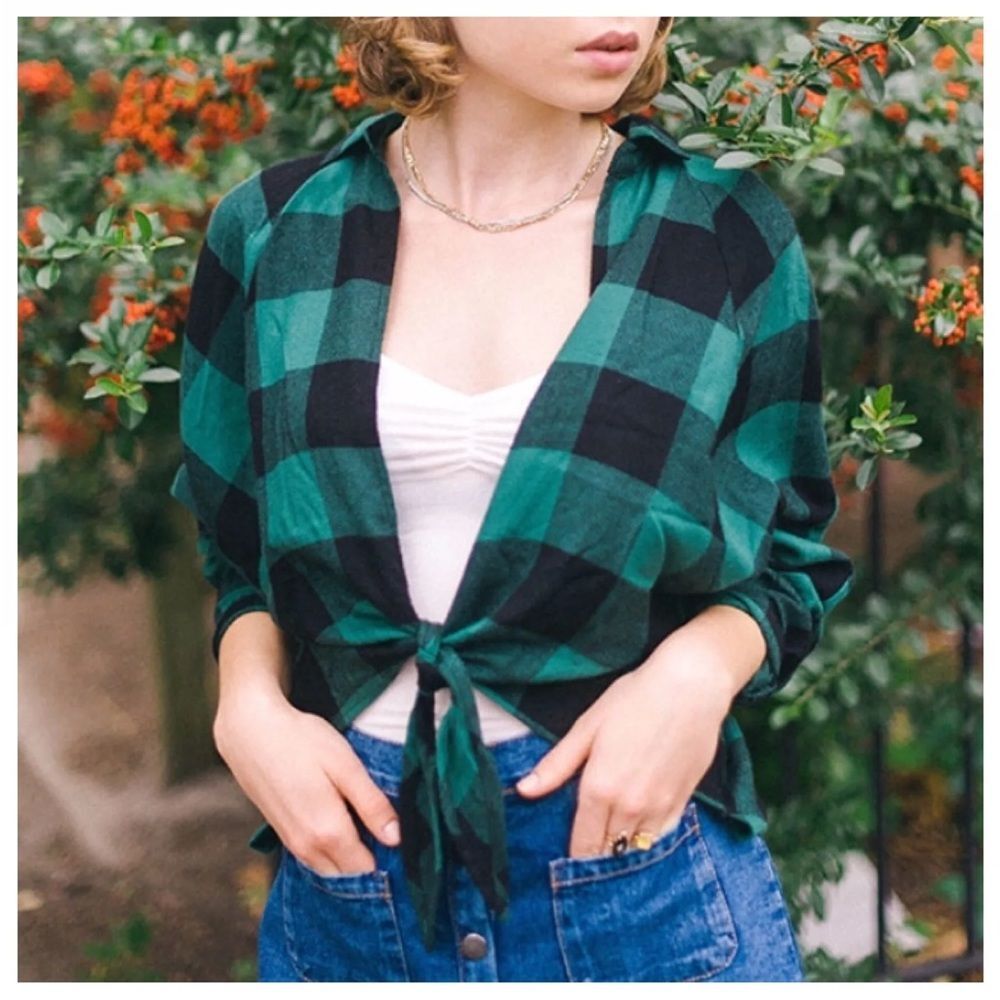 Urban Outfitters BDG Hunter Green/Black Plaid Tie Front Flannel Shirt Size M NWT - Picture 3 of 9